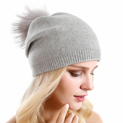 Bonnet Tricoté à Pompon en Fourrure pour Femme – Mode Hiver