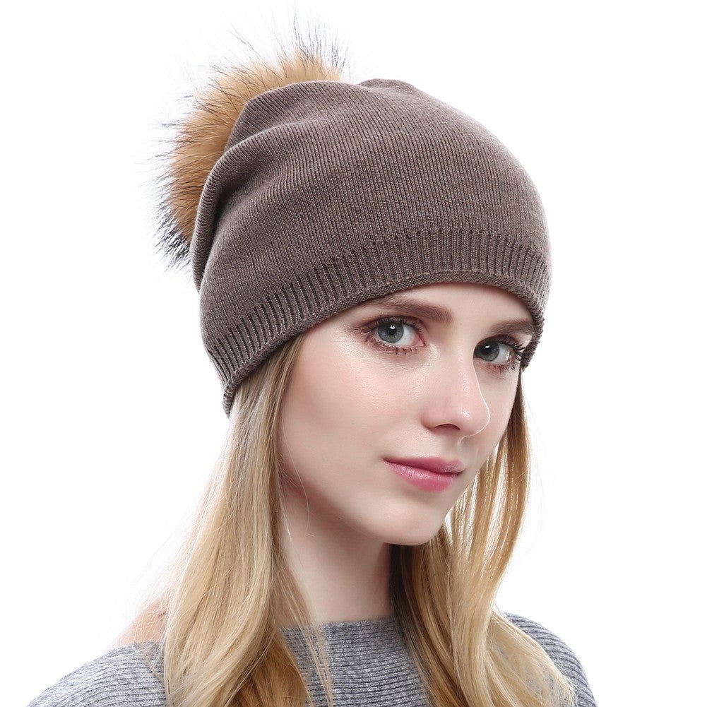 Bonnet Tricoté à Pompon en Fourrure pour Femme – Mode Hiver