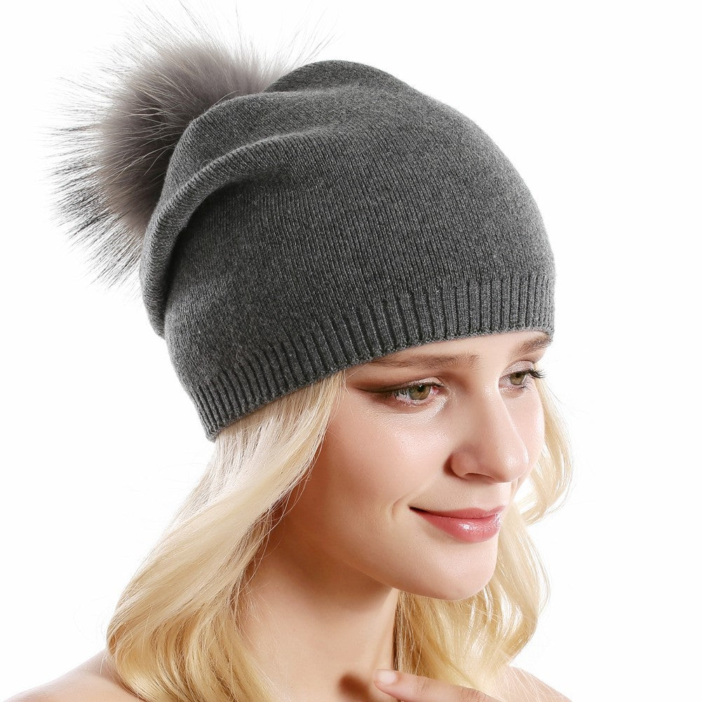 Bonnet Tricoté à Pompon en Fourrure pour Femme – Mode Hiver