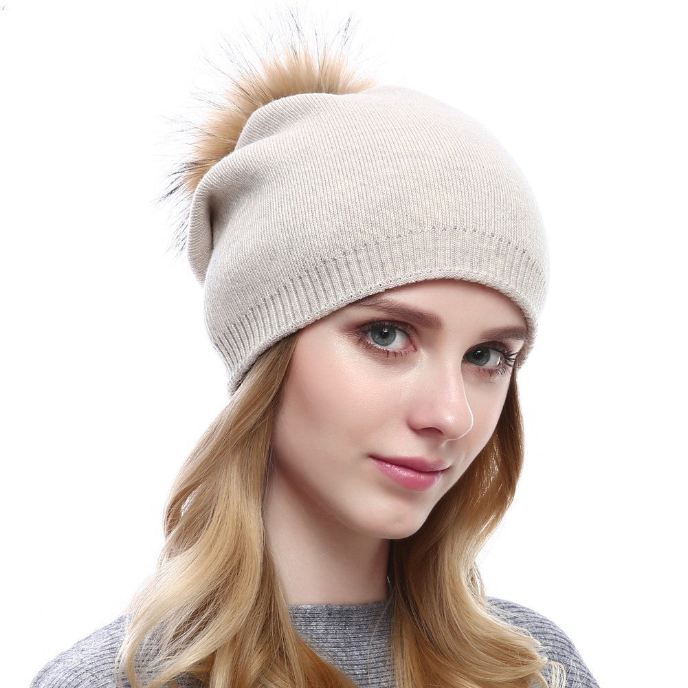 Bonnet Tricoté à Pompon en Fourrure pour Femme – Mode Hiver